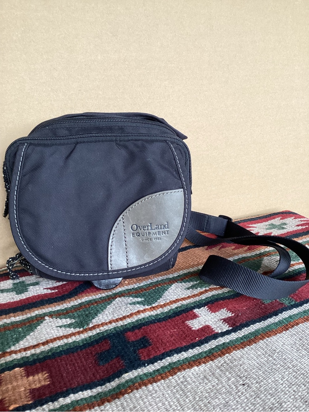 Overland equipment Bayliss purse crossbody bag